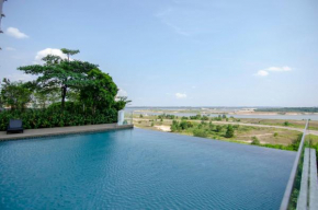 High Floor Tropez Waterfront Studio, Sea View